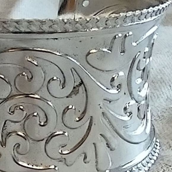 Silvertone Metal Floral Wide Concave Cuff Bracelet 7.5" - Picture 4 of 4
